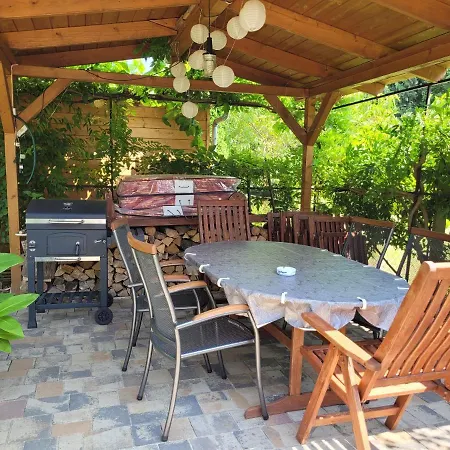Liliom Apartament *